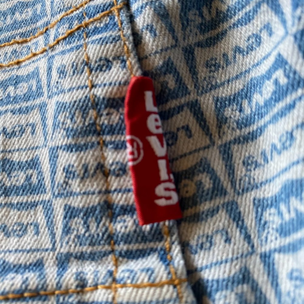 LEVI'S logo - Picture 6 of 7